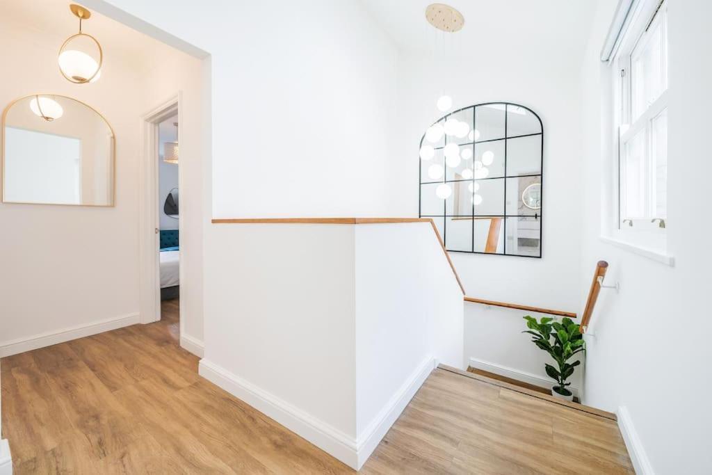 הוילה לונדון House 10 Mins To Tower Bridge Hot Tub & Parking מראה חיצוני תמונה