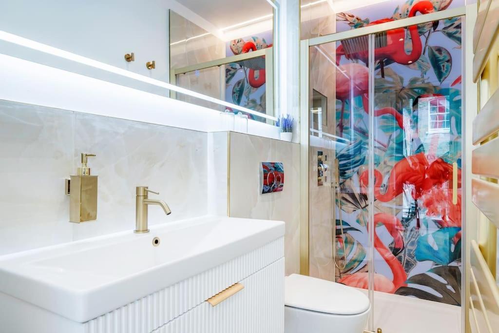 הוילה לונדון House 10 Mins To Tower Bridge Hot Tub & Parking מראה חיצוני תמונה
