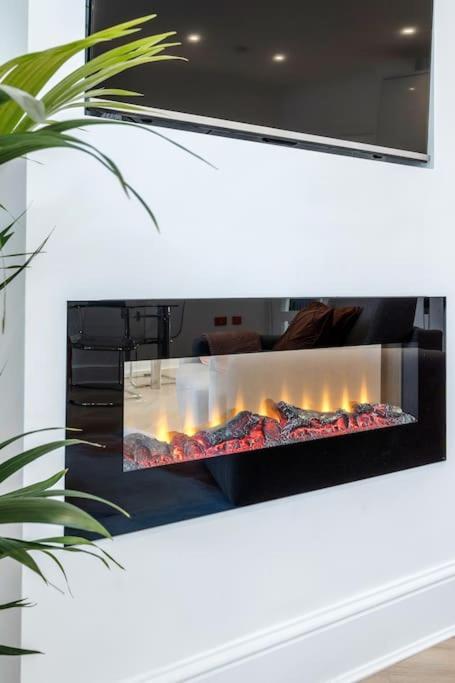 הוילה לונדון House 10 Mins To Tower Bridge Hot Tub & Parking מראה חיצוני תמונה
