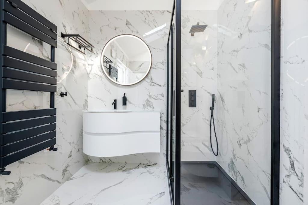 הוילה לונדון House 10 Mins To Tower Bridge Hot Tub & Parking מראה חיצוני תמונה