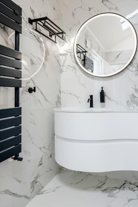 הוילה לונדון House 10 Mins To Tower Bridge Hot Tub & Parking מראה חיצוני תמונה