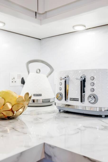 הוילה לונדון House 10 Mins To Tower Bridge Hot Tub & Parking מראה חיצוני תמונה