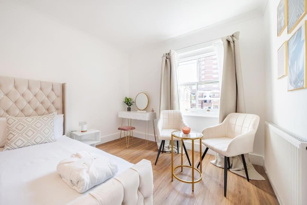 הוילה לונדון House 10 Mins To Tower Bridge Hot Tub & Parking מראה חיצוני תמונה